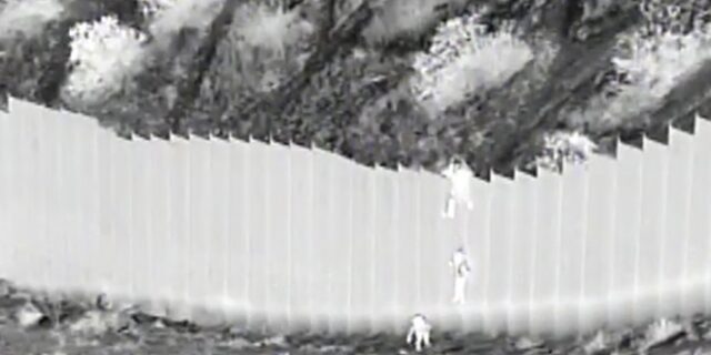 ΗΠΑ: Διακινητής πέταξε δύο κοριτσάκια από τοίχο 4 μέτρων στα σύνορα με το Μεξικό