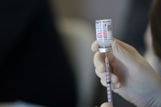 Εμβόλιο Moderna: Μικρή μείωση της αποτελεσματικότητάς του