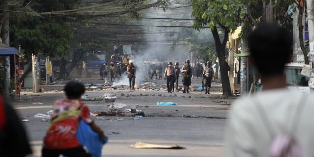 Μιανμάρ: Πέντε νεκροί σε διαδηλώσεις – Η χούντα καταφεύγει και σε διαδικτυακή καταστολή