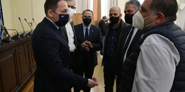 Πέτσας: Ο Μητσοτάκης αποφασίζει για το λιανεμπόριο στην Αχαΐα