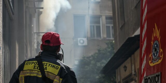 Νεκρή ανασύρθηκε μία γυναίκα από φωτιά σε διαμέρισμα στο Βύρωνα