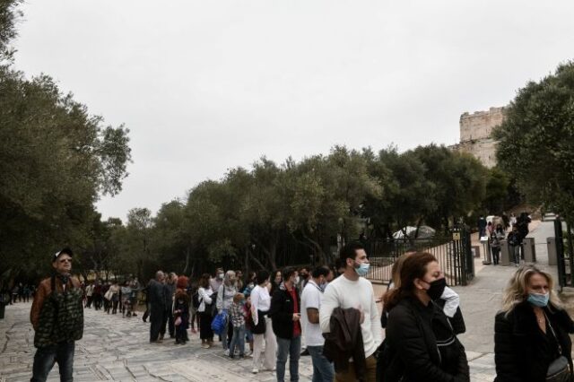 Παγκόσμια Ημέρα Μνημείων: “Βούλιαξε” η Ακρόπολη λόγω της δωρεάν εισόδου
