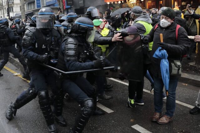 Γαλλία: Εγκρίθηκε ο αμφιλεγόμενος νόμος για την αστυνομική βία