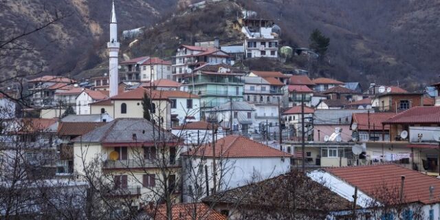 Τσαβούσογλου σε Δένδια: “Δεν μπορείτε να μην αποδέχεστε τους Τούρκους πολίτες στη Θράκη”