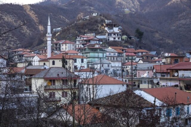 Τσαβούσογλου σε Δένδια: “Δεν μπορείτε να μην αποδέχεστε τους Τούρκους πολίτες στη Θράκη”