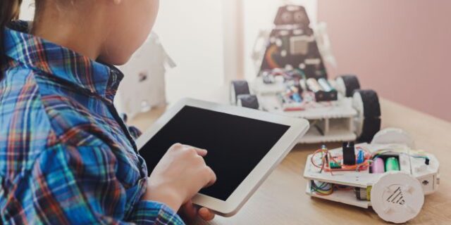 Χονγκ Κονγκ: Ρομπότ βοηθούν τα παιδιά με αυτισμό να ενισχύσουν τις κοινωνικές τους δεξιότητες