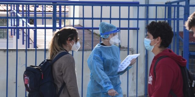 Πανελλήνιες 2021: Πότε πρέπει να κάνουν το πρώτο self test οι υποψήφιοι