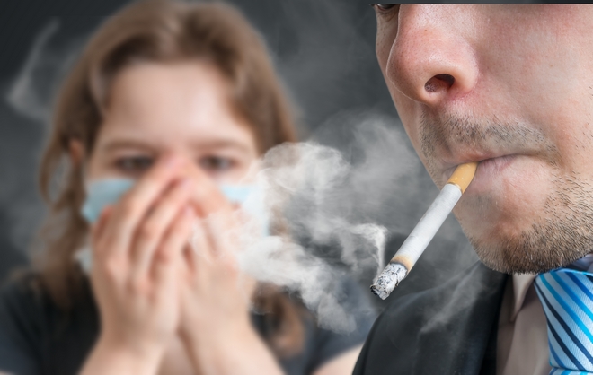 Το παθητικό κάπνισμα αυξάνει τον κίνδυνο καρκίνου του στόματος