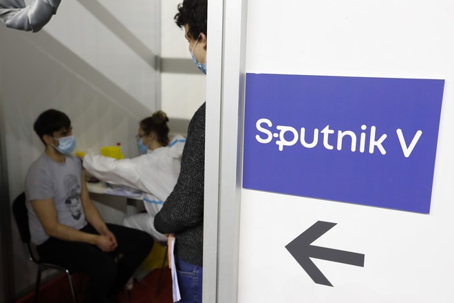 “Ταξίδια εμβολιασμού” με Sputnik-V κάνουν οι Γερμανοί στην Μόσχα, με 2.300 ευρώ