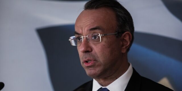 Σταϊκούρας: Αναθεωρεί προς τα κάτω την ανάπτυξη για το 2021