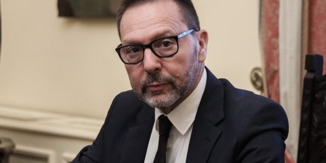 Τράπεζες: Ηχηρό καμπανάκι Στουρνάρα για αναβαλλόμενο φόρο και νέα κόκκινα δάνεια