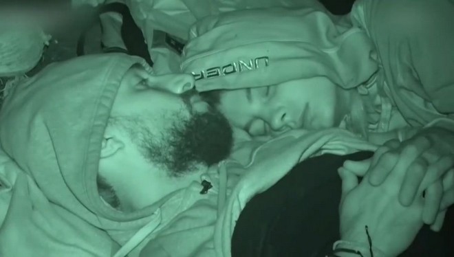 Survivor 4: Σάκης και Μαριαλένα κοιμήθηκαν ξανά αγκαλιά