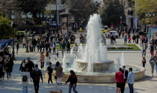 Πράσινο φως από την Κομισιόν για δόση και μέτρα στήριξης – Καμπανάκι για την ανάπτυξη μετά το 2023