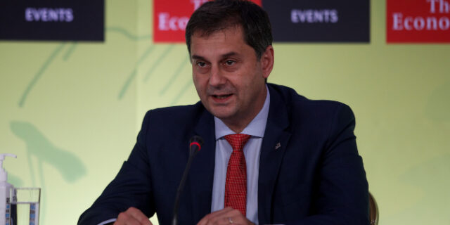 Θεοχάρης από Ρωσία: Υπό συζήτηση άρση υγειονομικών περιορισμών πριν τις 14 Μαΐου