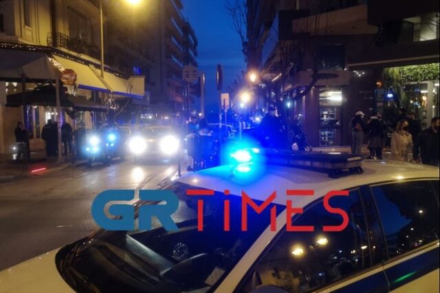 Θεσσαλονίκη: Απίστευτος συνωστισμός στο κέντρο της πόλης – Επέμβαση της αστυνομίας
