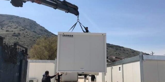 Θεσσαλία: Σε οικίσκους και τροχόσπιτα εγκαταστάθηκαν 197 οικογένειες ένα μήνα μετά τον σεισμό