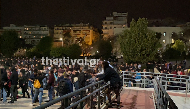 Lockdown: Εικόνες συνωστισμού σε Αθήνα και Θεσσαλονίκη