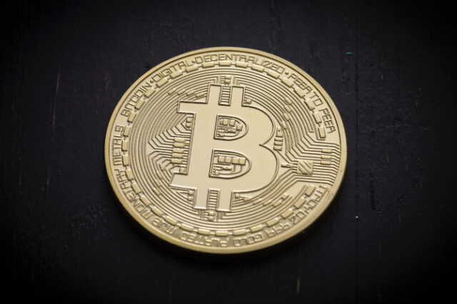 Bitcoin: Κατακόρυφη πτώση της αξίας του – Πανικός στην αγορά κρυπτονομισμάτων