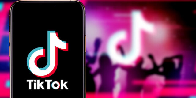 Το TikTok μπορεί να γίνει λόγος να αναπτύξουν τικ έφηβα κορίτσια