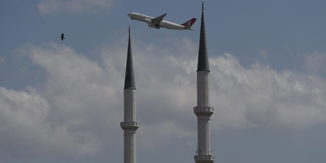 Τουρκία: Οι ρωσικοί περιορισμοί στις πτήσεις, της κοστίζουν 500.000 τουρίστες