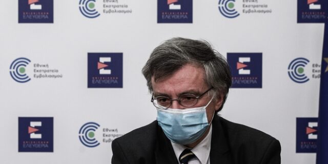 Τσιόδρας για αντιεμβολιαστές: Χρησιμοποιούν fake news για να αρνηθούν τις ευθύνες τους