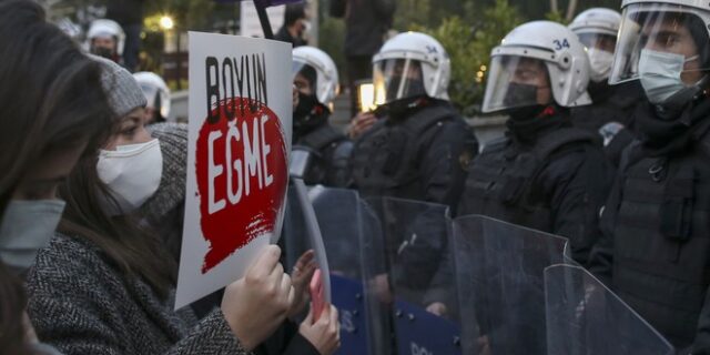 Τουρκία: Ο Ερντογάν πέρασε νόμο που απαγορεύει τη βιντεοσκόπηση αστυνομικών