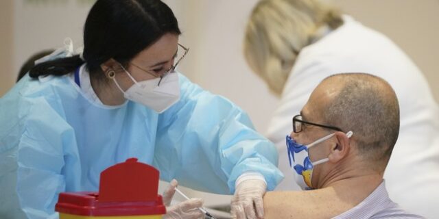 ΠΟΥ: Επικρίνει τους “απαράδεκτα” αργούς ρυθμούς εμβολιασμού στην Ευρώπη