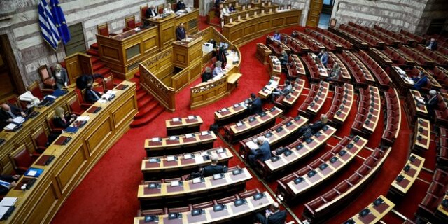 “Μάχη” στη Βουλή για την αναγκαστική συνεπιμέλεια – LIVE EIKONA