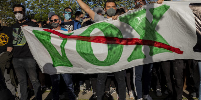Ισπανία: Σάλος από αφίσα του ακροδεξιού κόμματος Vox για τους ανήλικους μετανάστες