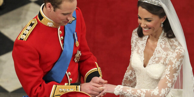 Ουίλιαμ και Κέιτ γιορτάζουν 10 χρόνια γάμου με ρομαντική φωτογράφιση