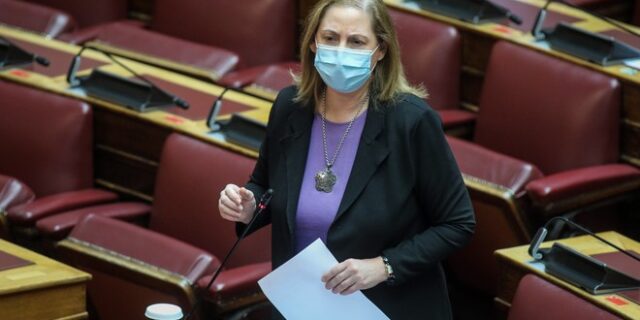 Ξενογιαννακοπούλου: “Εργασιακός οδοστρωτήρας, η μόνη δέσμευση που υλοποιεί με συνέπεια η κυβέρνηση”