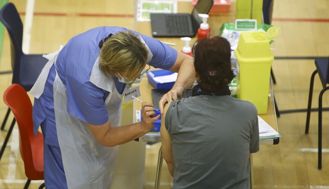 Εμβόλιο AstraZeneca: Επτά νεκροί από θρομβώσεις στη Μεγάλη Βρετανία