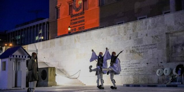 Φωταγωγήθηκε η Βουλή για την Ημέρα Μνήμης της Γενοκτονίας των Ελλήνων του Πόντου