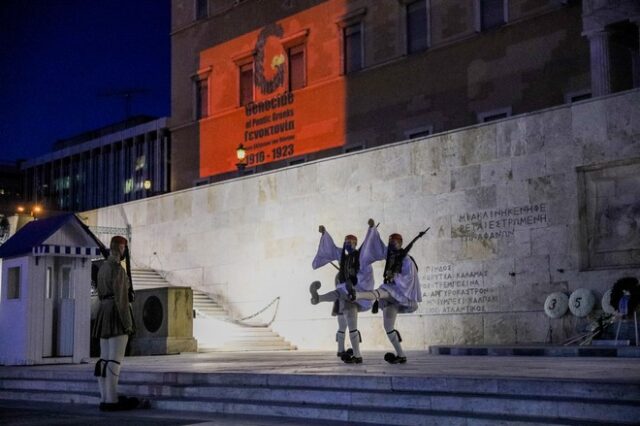 Φωταγωγήθηκε η Βουλή για την Ημέρα Μνήμης της Γενοκτονίας των Ελλήνων του Πόντου
