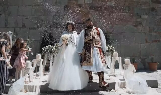 Ο Γάμος της Χρονιάς: Ζευγάρι από τα Τρίκαλα τιμά τα 200 Χρόνια από την Ελληνική Επανάσταση
