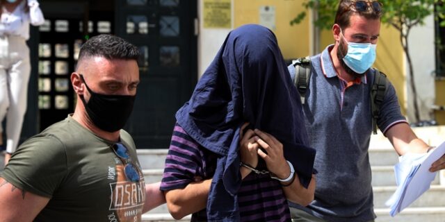 “Επιδειξίας” Νέας Σμύρνης: Κατηγορούμενος και για απόπειρες βιασμού