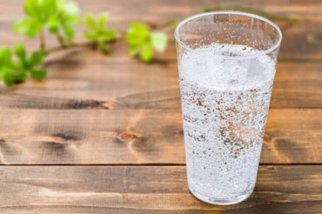 Φάκελος μπουρμπουλήθρα: Πίνεις φυσικώς ανθρακούχο μεταλλικό νερό ή σοδόνερο;