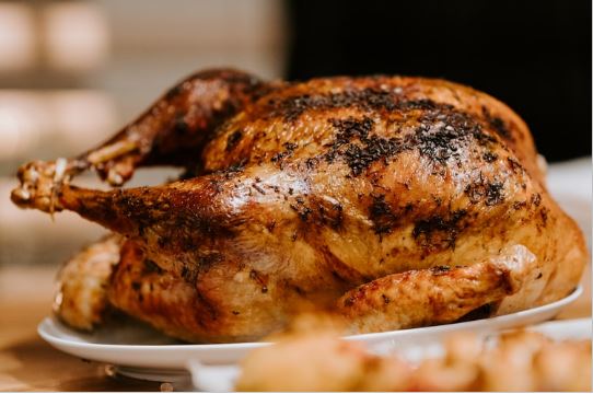 Ένας διατροφολόγος εξηγεί όλα όσα θέλετε να μάθετε για τα θρεπτικά στοιχεία στο κοτόπουλο