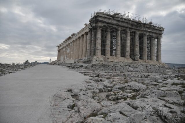 Η “Liberation” γράφει για “το κάπως μεγαλομανιακό έργο” στην Ακρόπολη