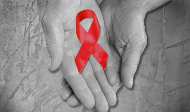 Πέθανε ο δημιουργός της κόκκινης κορδέλας του AIDS