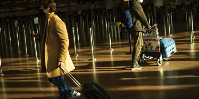 Το υψηλό κόστος των τεστ PCR φρενάρει τα αεροπορικά ταξίδια