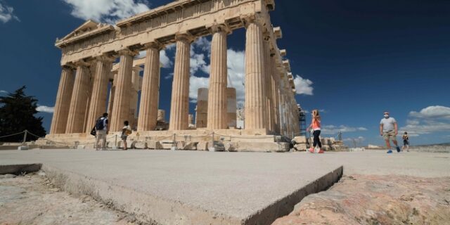 ΚΑΣ: “Ναι” στον οίκο Christian Dior για φωτογράφιση στην Ακρόπολη