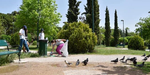 Μαθητές παραδίδουν μαθήματα ανακύκλωσης στην πράξη