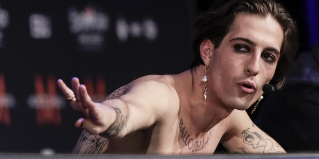Maneskin: Η φωτογράφιση του Νταμιάνο με γυναικεία εσώρουχα που “γκρεμίζει” τα στερεότυπα