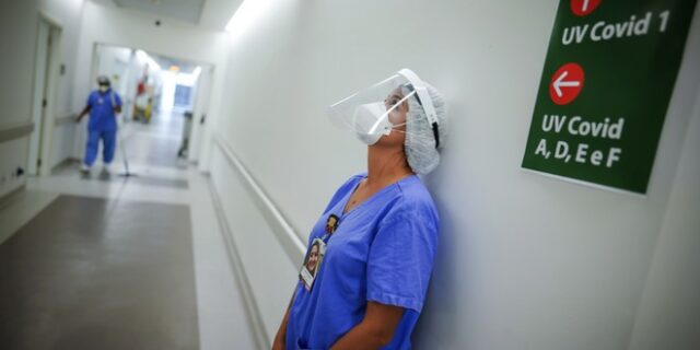 Κορονοϊός: Τρεις στους τέσσερις ασθενείς έχουν συμπτώματα για αρκετές εβδομάδες