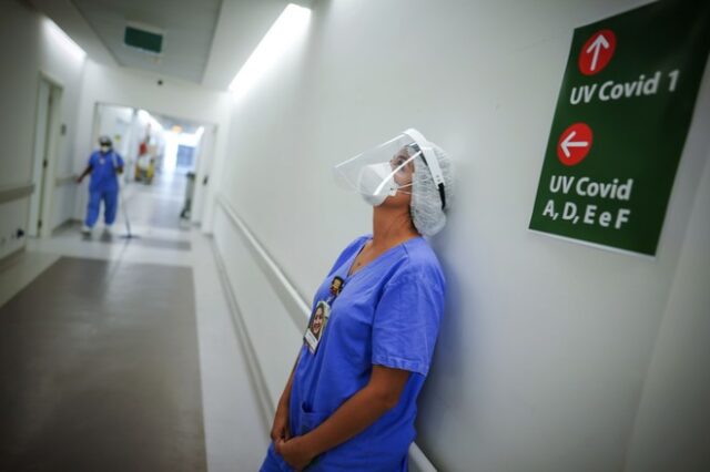 Κορονοϊός: Τρεις στους τέσσερις ασθενείς έχουν συμπτώματα για αρκετές εβδομάδες