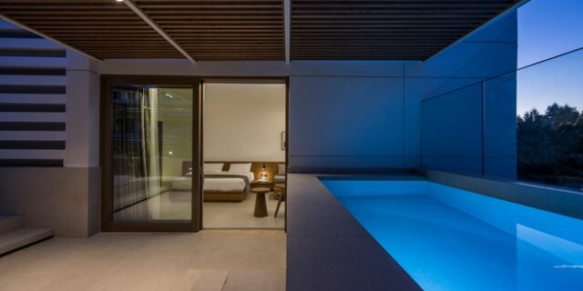 Ξεκίνησαν τη λειτουργία τους το Ariá Estate Suites and Spa στη Μάνη και το SanSal Boutique Hotel στα Χανιά