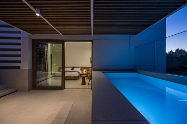 Ξεκίνησαν τη λειτουργία τους το Ariá Estate Suites and Spa στη Μάνη και το SanSal Boutique Hotel στα Χανιά