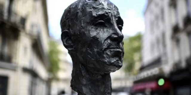 Σαρλ Αζναβούρ: Σαν σήμερα η γέννησή του – Έφτιαξαν προτομή του στο Παρίσι