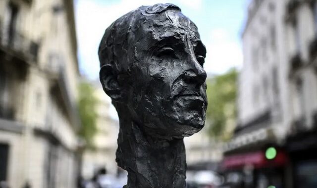 Σαρλ Αζναβούρ: Σαν σήμερα η γέννησή του – Έφτιαξαν προτομή του στο Παρίσι